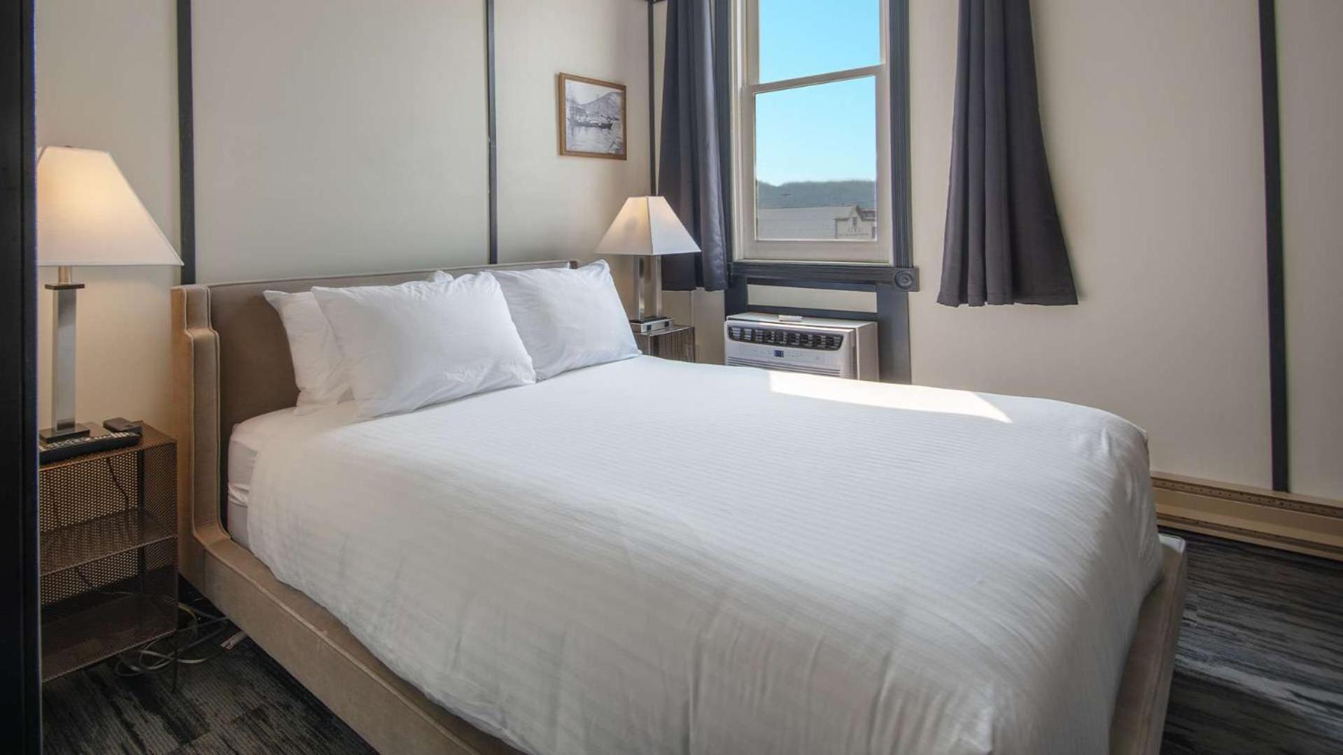 Midnight Sun, A Coast Hotel Dawson City Eksteriør bilde