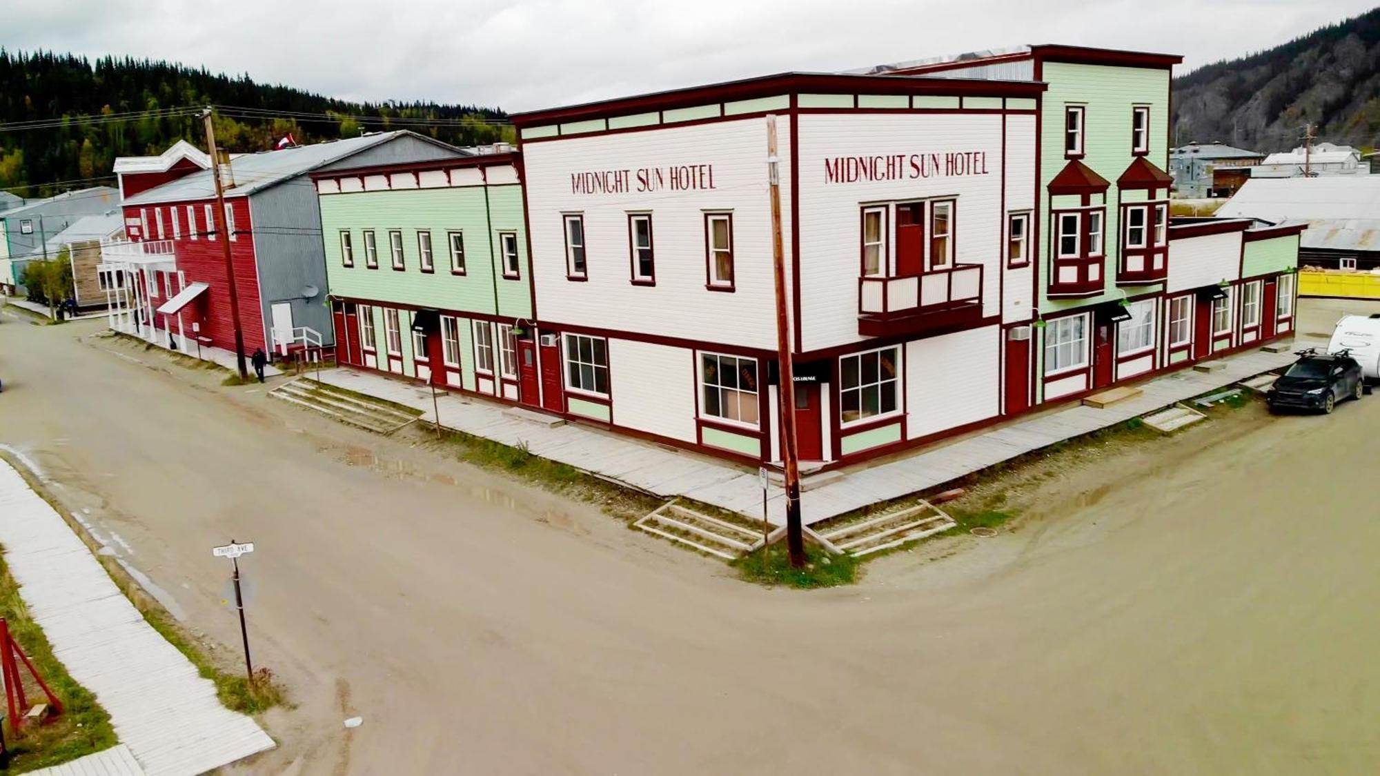 Midnight Sun, A Coast Hotel Dawson City Eksteriør bilde